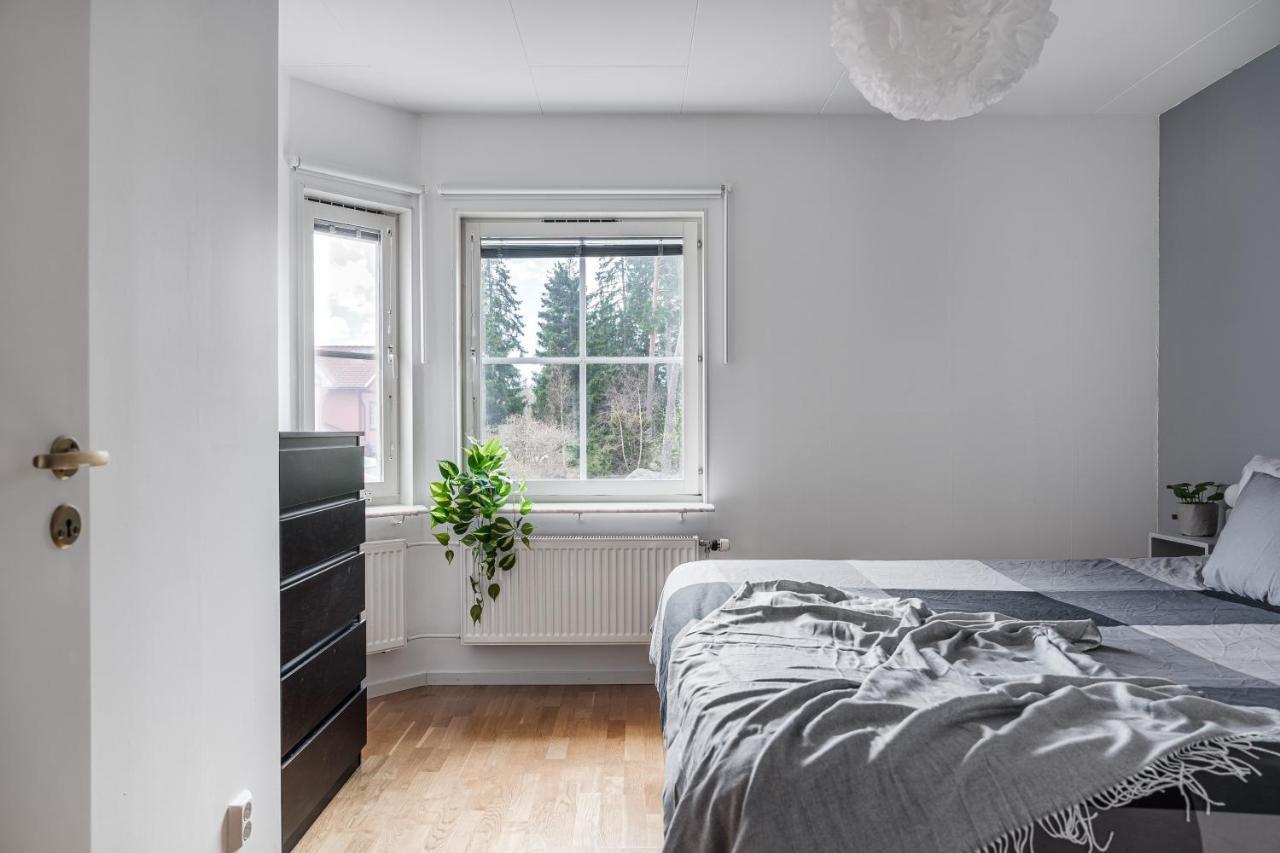 Uppsala Large Family Home Beside Forest Екстериор снимка