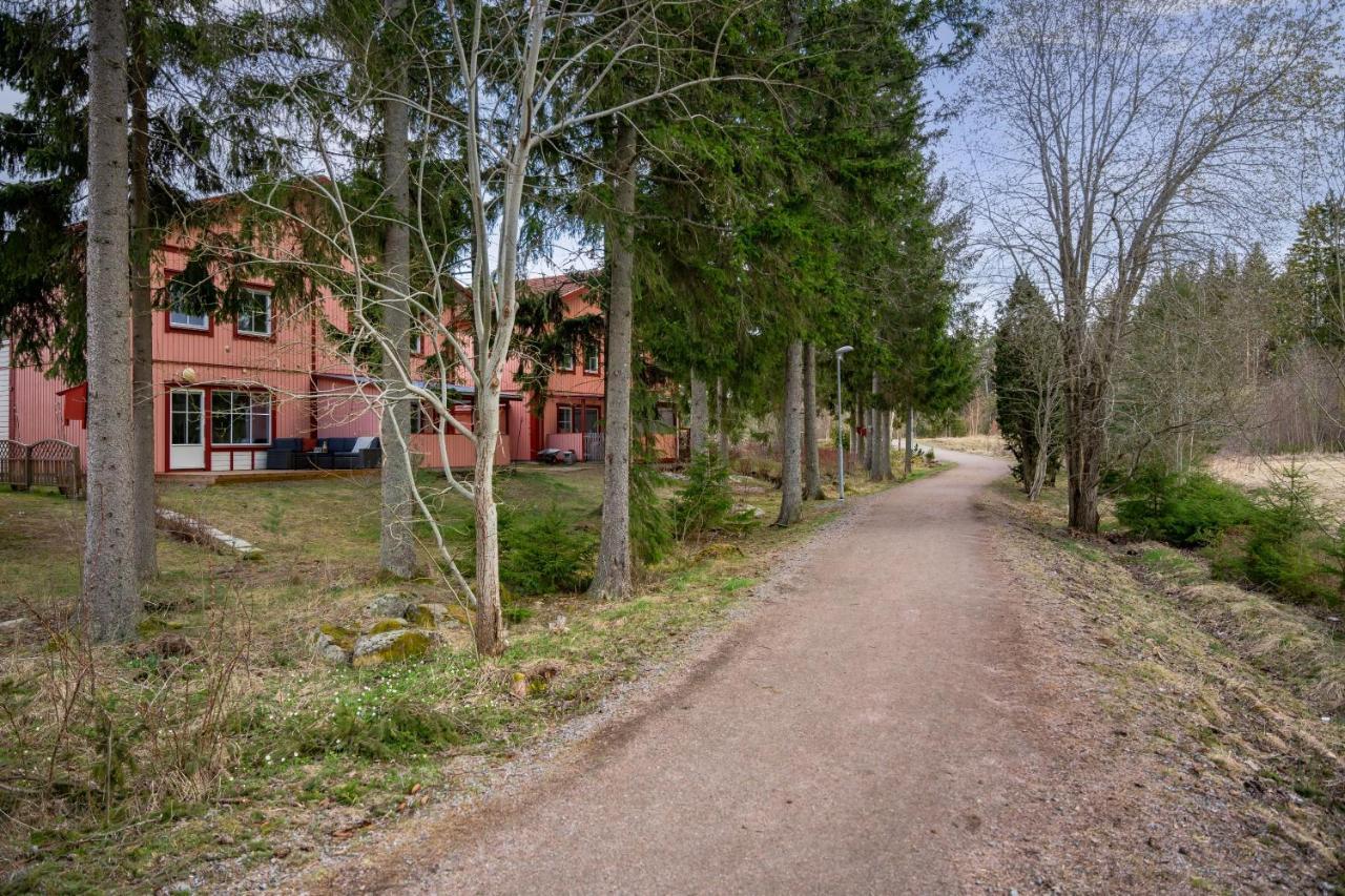 Uppsala Large Family Home Beside Forest Екстериор снимка